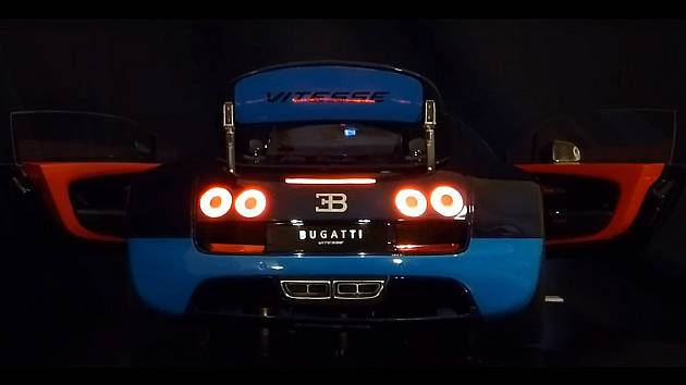 Model Bugatti Veyron Grand Sport Vitesse v měřítku 1:8 od společnosti Amalgam.