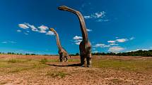 Velcí dinosauři museli během páření vyřešit problém vlastní ohromující váhy