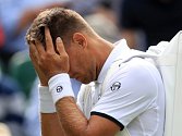 Martin Kližan po skreči na Wimbledonu. 