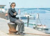 JEDNOU NOHOU V CIZINĚ. V roce 1971 Karel Gott zvažoval, že zůstane v Německu.