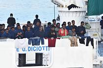 Migranti na lodi Diciotti.