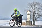 Řidiči musejí míjet cyklistu ve vzdálenosti 1,5 metru, schválila sněmovna.