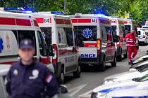 Čtrnáctiletý chlapec při střelbě v srbském hlavním městě Bělehradu zabil jednoho člena ochranky, několik dětí je zraněných