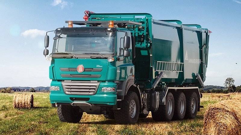 Tatra Phoenix 8x6 – výměnná zemědělská nástavba.