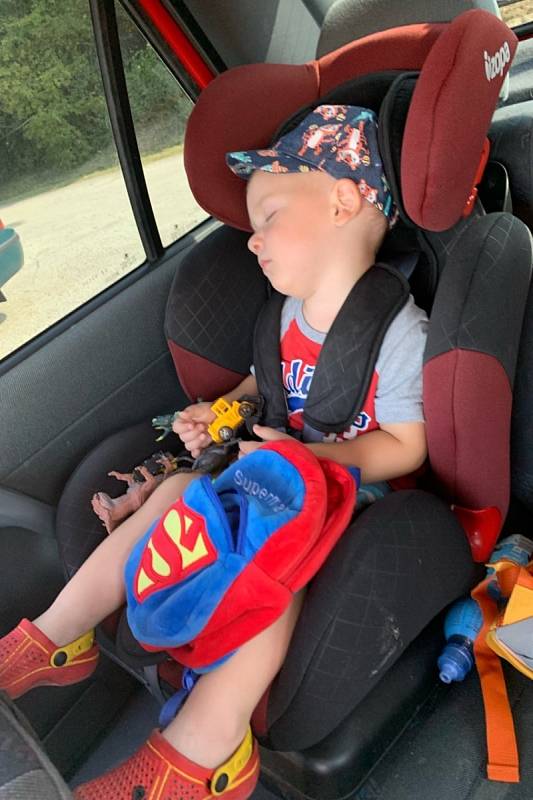 Cestujeme s naším malým Supermanem.