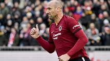 Silvestrovské derby bývalých fotbalistů Sparty a Slavie 31. prosince 2019 v pražském Edenu. Jan Koller ze Sparty se raduje z gólu v utkání internacionálů nad 35 let