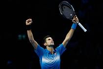 Novak Djokovič postoupil do finále Turnaje mistrů, kde vyzve Rogera Federera