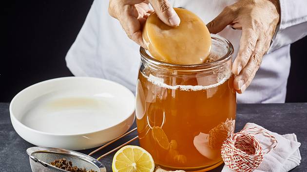 Kombucha je na jaře tím správným povzbuzovačem pro náš organismus.