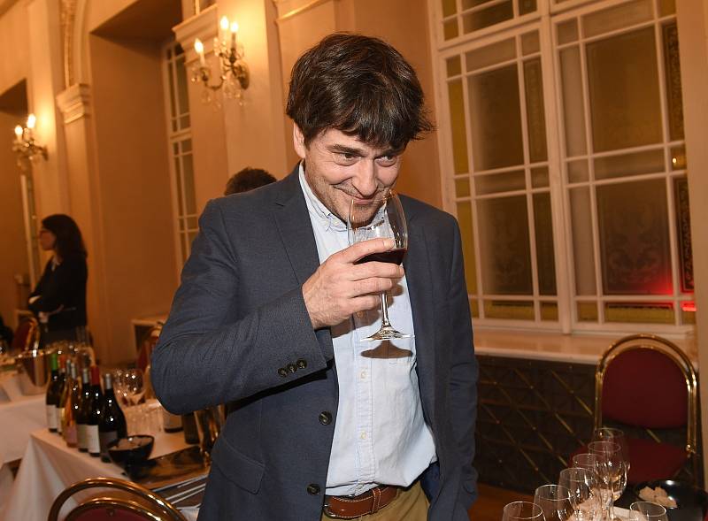 „Víno je nejen obchodní, ale i kulturní fenomén, který spojuje lidi," tvrdí. 