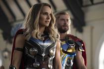 Do kin přichází Thor: Láska jako hrom