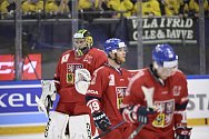 Prohře české hokejové reprezentace se Švédy nezabránil ani brankář Jakub Málek