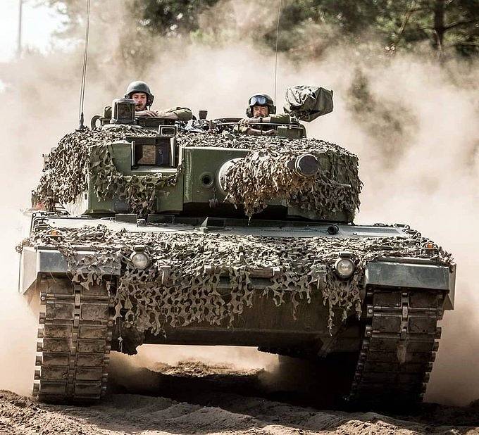 Německý tank Leopard 2A4, který se stane součástí výzbroje české armády