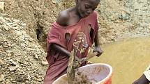 Dětská práce v dolech v Africe