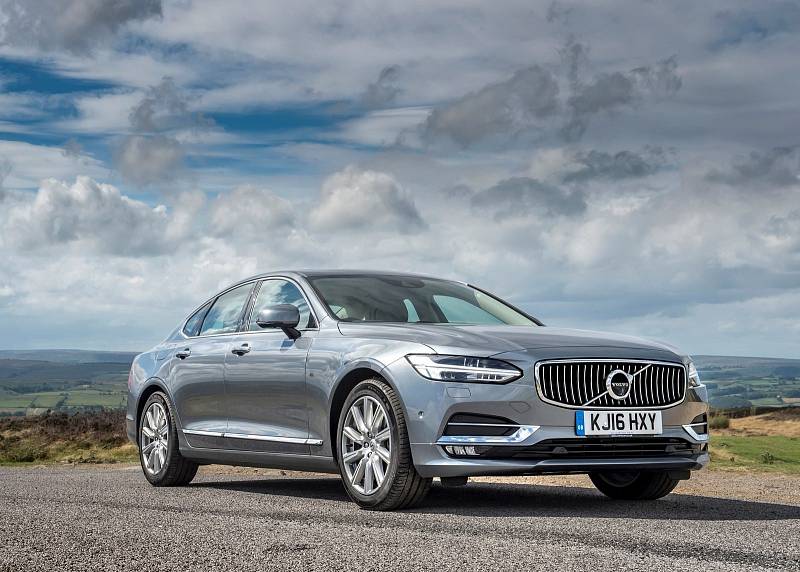 Vyšší střední třída: Volvo S90 (příplatek 16 700 Kč) - celkem: 1 119 600 Kč