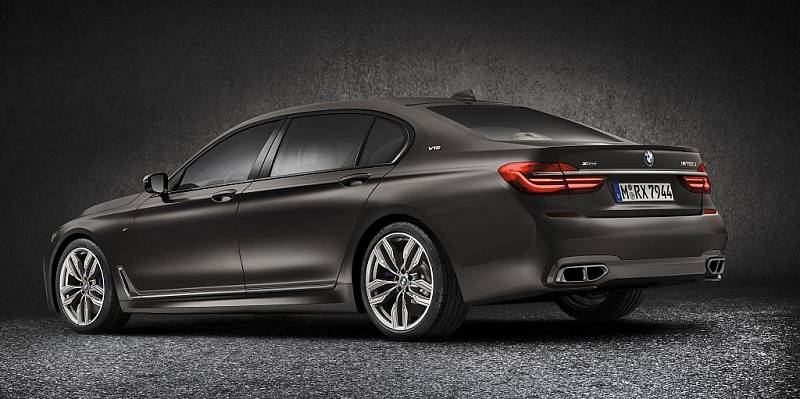 BMW M760Li xDrive.