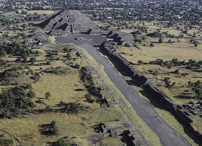 Starodávné město Teotihuacán v dnešním Mexiku láká množství turistů. Podle Světového památkového fondu však ruku v ruce s turismem nejsou v ruce dostatečné příjmy na adekvátní péči o místo. Teotihuacán je proto na seznamu ohrožených památek.