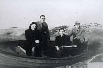 Dánští Židé při útěku do Švédska v říjnu 1943. Tisíce lidí převezly rybářské lodě, další uprchlíci se plavili v malých bárkách - většinou v noci a i několik hodin.