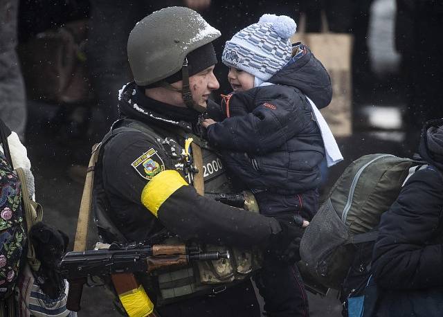 Evakuace z ukrajinského města Irpiň.