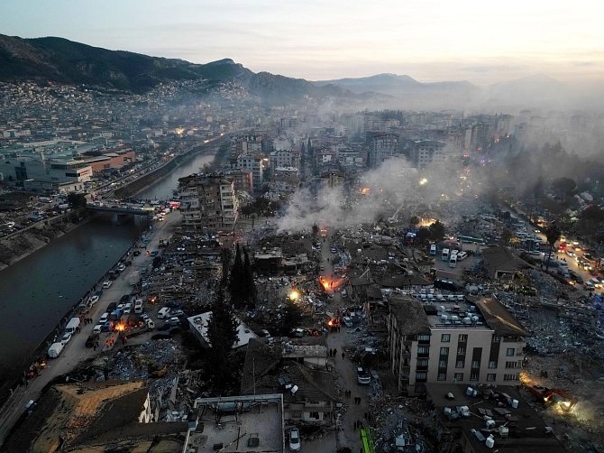 Následky ničivého zemětřesení, které zasáhlo Turecko