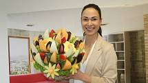 Firma Frutiko, jejíž zakladatelkou je Klára Sezgin, vyrábí ovocné, čokoládové a dortové kytice, ovocné bonboniéry, muffiny a narozeninové dorty