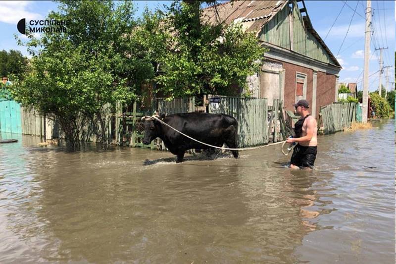 Krutá realita na Ukrajině. Voda z přehrady se vylila do okolních obcí.