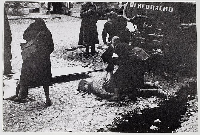 Oběť prvního ostřelování Leningradu německými vojsky, 10. září 1941