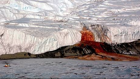 Krvavý vodopád v Antarktidě je pozoruhodným přírodním úkazem