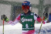 Mikaela Shiffrinvá se raduje z vítězství v obřím slalomu SP v Semmeringu.