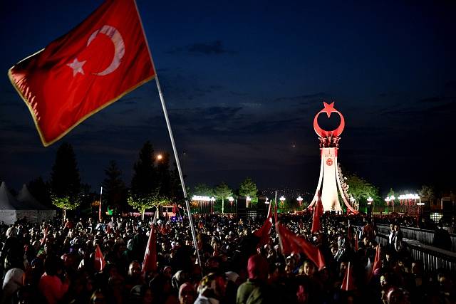 Istanbul, demonstrace k 1. výročí nezdařeného státního převratu