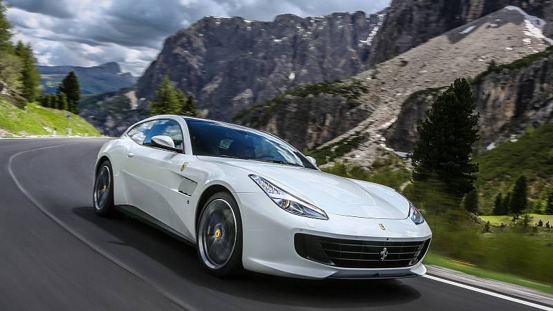 Ferrari GTC4Lusso - 15 l/100 km