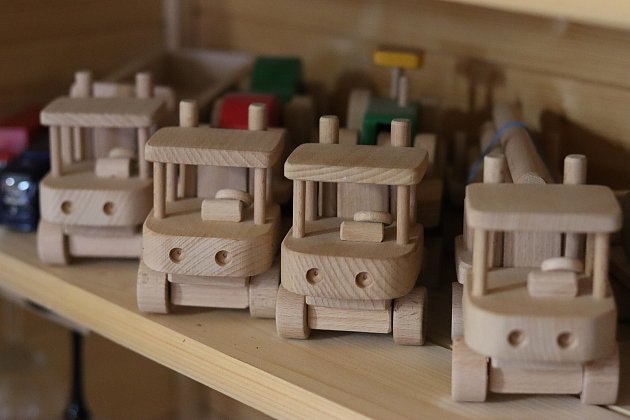 Otakar Franěk vyrábí dřevěné hračky už skoro 30 let