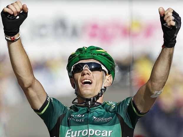 Pierre Rolland oslavuje vítězství v 11. etapě Tour de France.