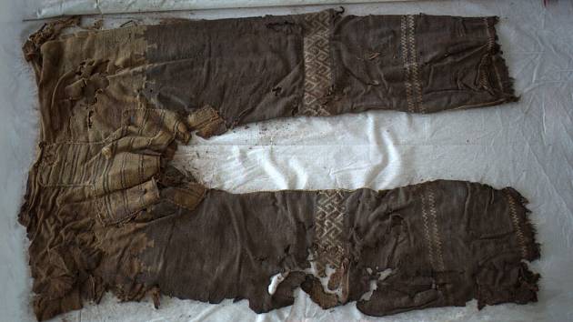 Nejstarší kalhoty světa. Vyrobeny byly před třemi tisíci let.