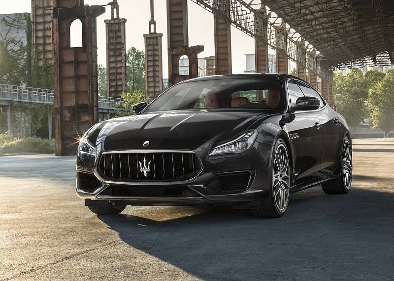 Maserati - černá (19 aut)