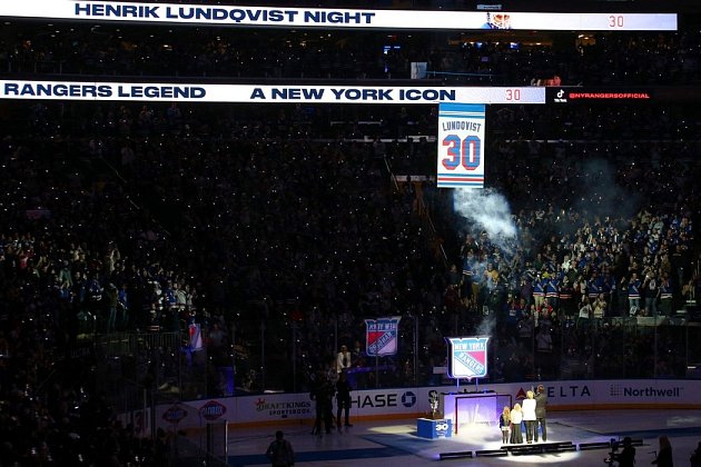 Dres Henrika Lundqvista stoupá ke stropu Madison Square Garden.