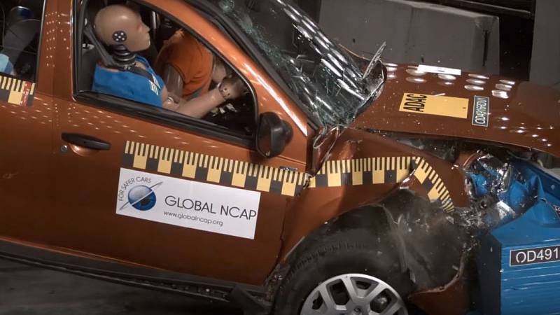 Dacia Duster při crash testech Global NCAP.