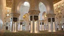 8. Velká mešita šejka Zayeda je jedním z divů arabského světa.
