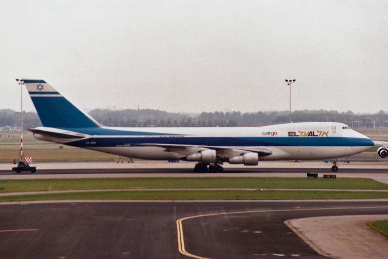 Inkriminovaný nákladní letoun v roce 1985 v Nizozemsku
