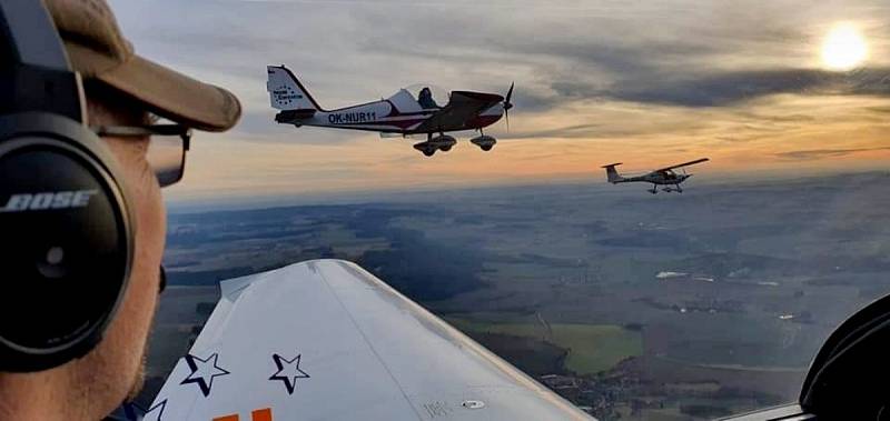 Čeští piloti jdou do boje proti nákaze. Nabízejí rozvoz zdravotnické pomoci