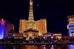 Hotel a kasino Paris v Las Vegas nabízí kopii Eiffelovy věže. Měří polovinu, co skutečná.