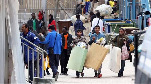 Migranti na italském ostrově Lampedusa, ilustrační foto.