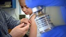Očkování vakcínou proti covidu je v USA povoleno už i dětem.