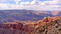 Grand Canyon. Dechberoucí americký národní park je i místem, kde se přepisovaly dějiny civilního letectví. Bohužel tragicky. Ve vzduchu nad Grand Canyonem se v roce 1956 srazila dvě civilné letadla plné cestujících. Zemřelo všech 128 lidí.