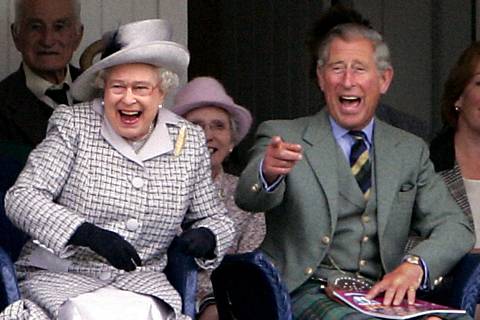 Královna Alžběta a princ Charles v roce 2006.