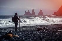 Reynisfjara je světově proslulá pláž s černým pískem, která se nachází na jižním pobřeží Islandu