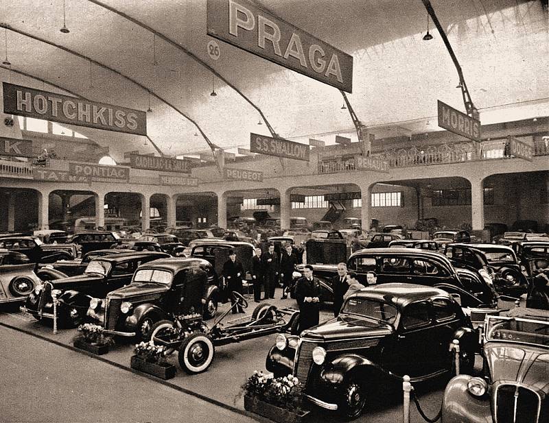 Stánek Pragy na ženevském autosalonu v roce 1938