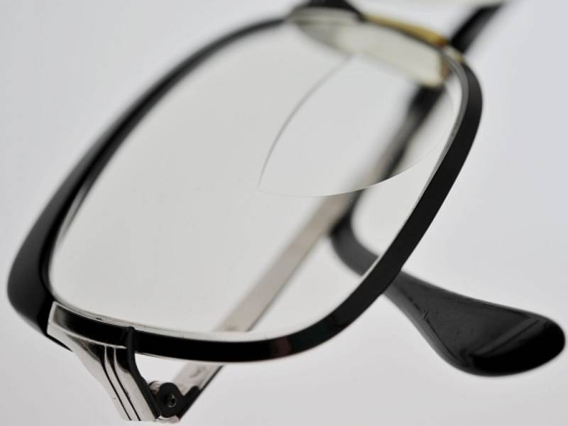 Dioptrické brýle nosí 44 procent Češek a Čechů nad 15 let věku, kontaktní čočky devět procent.  
