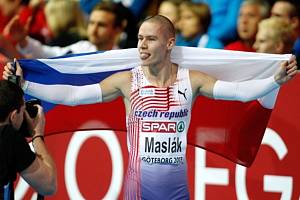 Pavel Maslák získal na halovém ME v Göteborg zlato na hladké čtyřstovce a se štafetou si poté doběhl pro bronz. 