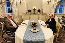 Pravidelné setkání prezidenta Miloše Zemana (vlevo) s premiérem Petrem Fialou (ODS), 26. října 2022, zámek Lány, Kladensko.