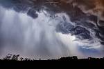 Lovec bouřek Filip Petržílek fotografuje za extrémního počasí nejen blesky. 